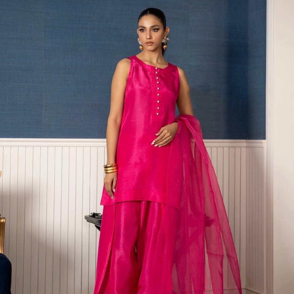 Elegant Pink Sleeveless Kurta Set - Picture 3 of 4